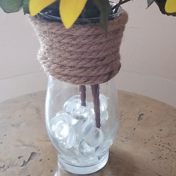 Vase of Sunflowers - Picture 2 of 6